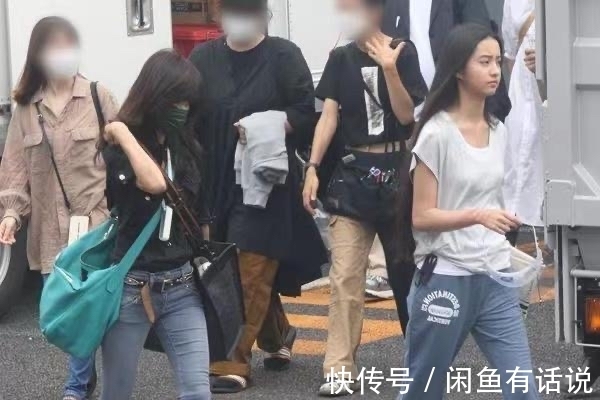 老妈|木村光希出门真随性,“老汉衫”配洞洞鞋不修边幅,还没老妈时髦