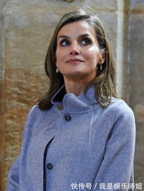 扎马尾|西班牙王后再穿灰色套装, 挽起袖子换种风格, 扎马尾最少年轻10岁!