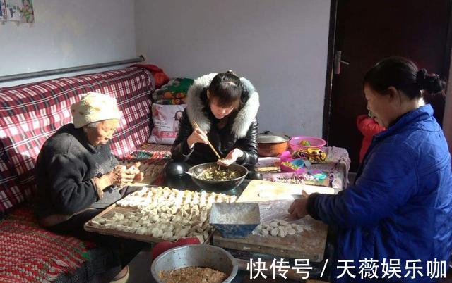 重男轻女|产妇生下7.7斤男宝,逗老公说生的是女儿,丈夫的反应让宝妈泪奔