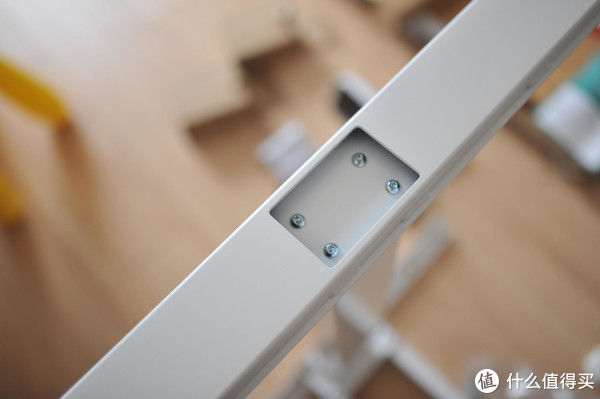 螺丝|家居改造：用电动升降桌打造我的居家办公小角落