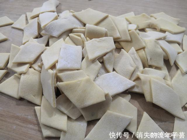 面片|早餐这样做,有菜有蛋有主食,营养多味道香,一上午都不饿