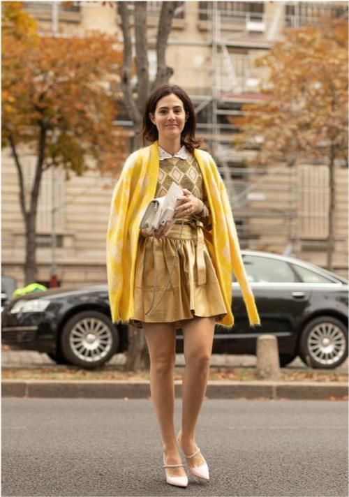  年轻|女人过了40别老穿纯色的，毛衣上添点花纹更个性，看着年轻了不少