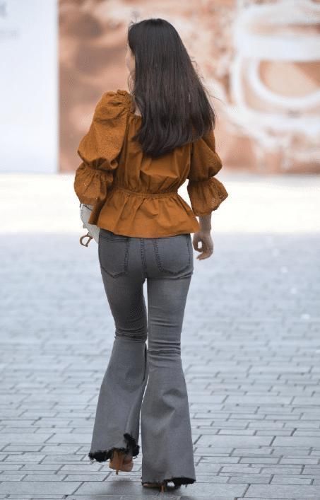 喇叭裤只有少妇穿,我看未必,谁说她是少妇