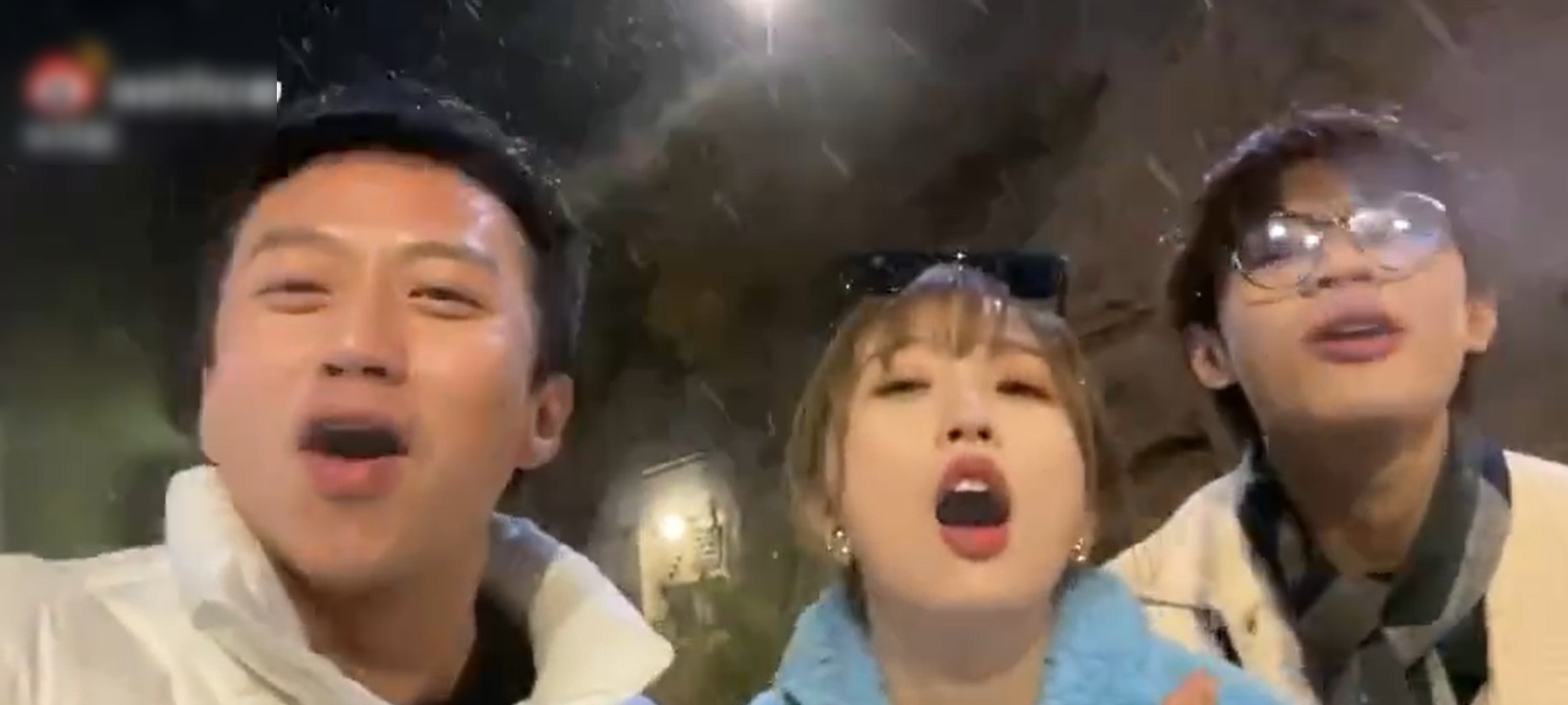 录制节目|虞书欣综艺路透,穿上外袍贵族小姐秒变打工妹,就连鹿晗也逃不过