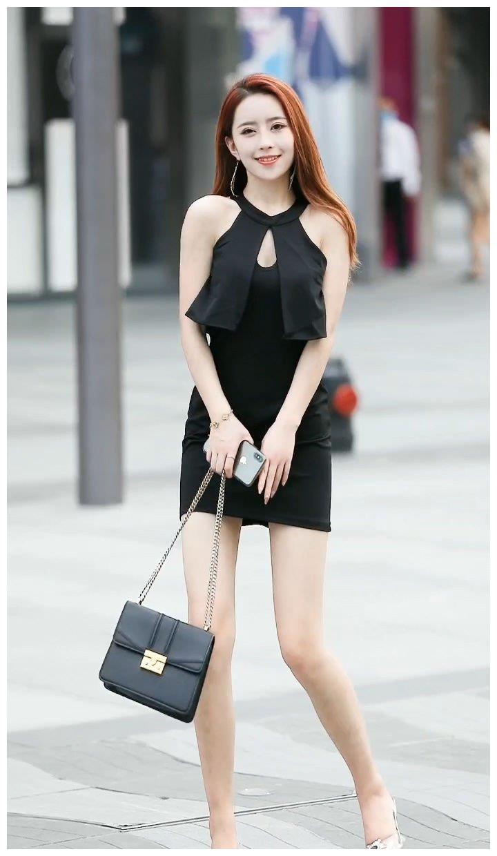 搭配|穿挂脖裙太亮眼, 小黑裙搭配高跟鞋, 秀出自己的气场
