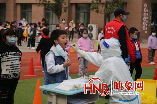 核酸|郑州多个中小学启动核酸检测坚决切断校园疫情传播链