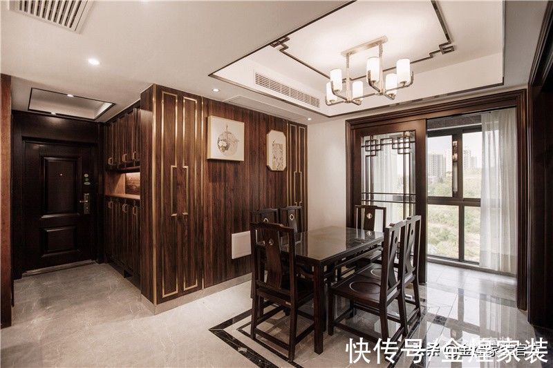 装修|139㎡新中式装修，让客厅怦然心动，沉稳大气又别具韵味