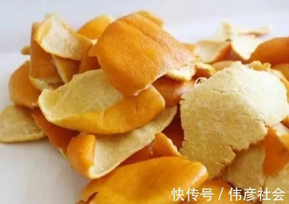 沤肥|吃剩的橘子皮先别扔,放盆里,花肥钱都省了,啥污染都没有!