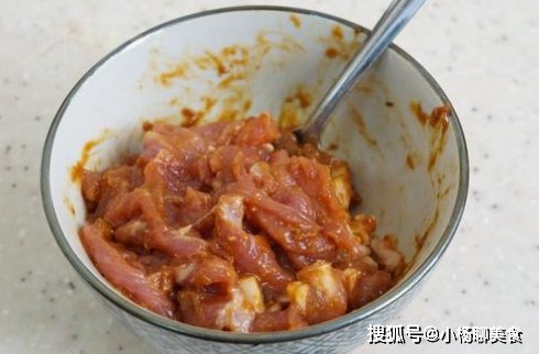 无论炒什么肉,万万不可下锅直接炒,多上这一步,不粘锅更香滑