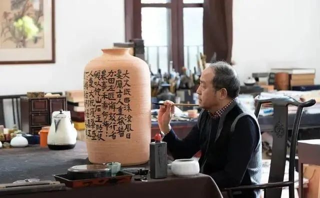 方扁@“似隶非隶,似楷非楷”的书法赢得了大众“芳心”,成为交流焦点