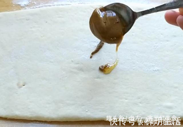 葡萄干|活了30年,才知道黄豆里打1个鸡蛋这么好吃,香甜解馋,看流口水