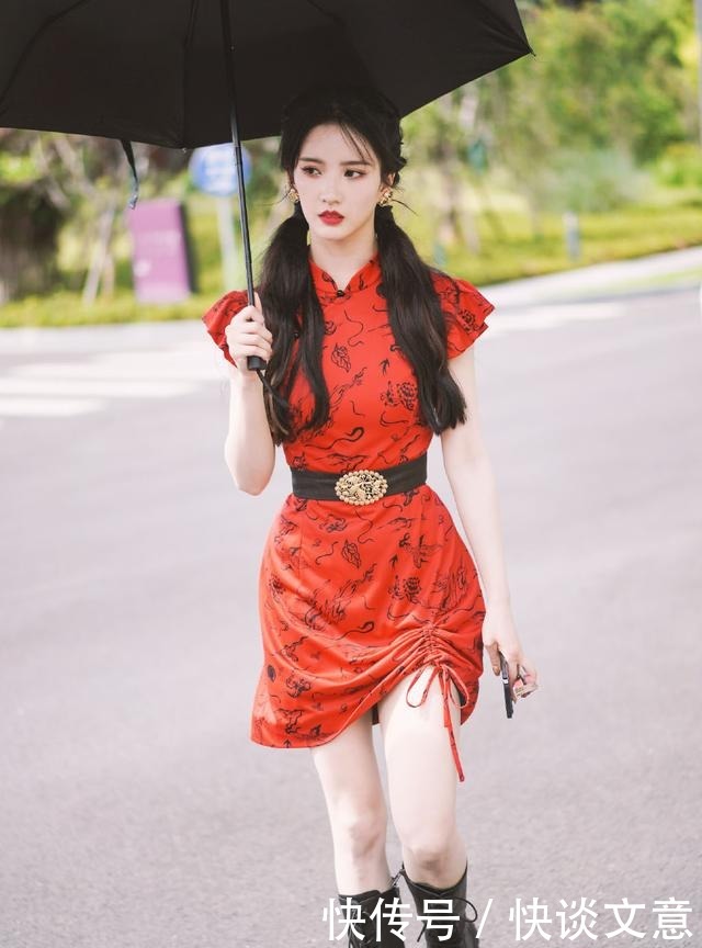 时尚|刘些宁为秀腿真拼,穿短旗袍下摆还打个结,漫画腿真抢镜
