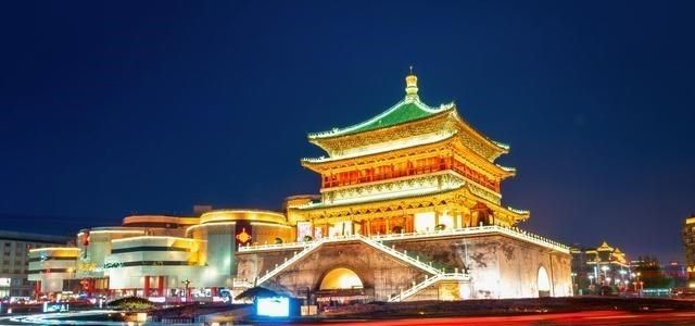 中年|晚上6到10点成为旅游黄金时间，网友：这不能只怪年轻人起不来