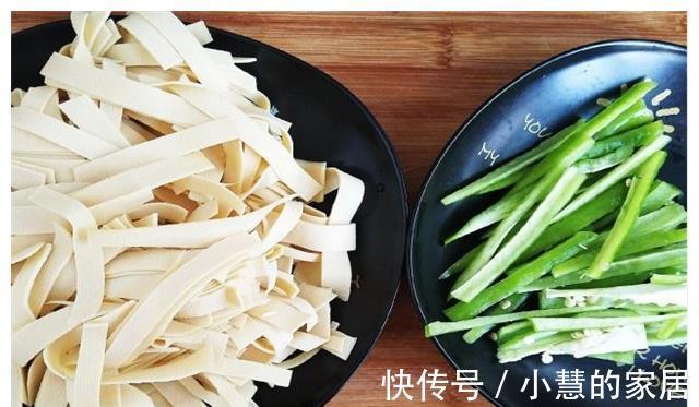 尖椒干豆腐|简单好吃的尖椒干豆腐做法,只要掌握这四个技巧,口感不输快餐店
