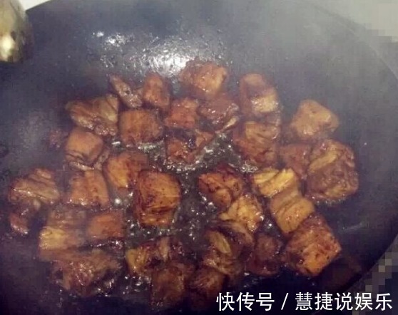 做红烧肉时，别用酱油和啤酒了！换成它，红烧肉入口即化不油腻！