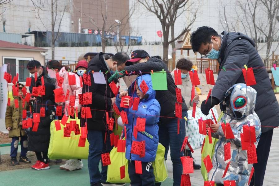 冬奥会|冰墩墩、拆红包、猜灯谜……开学第一天，锦屏萌娃这样过