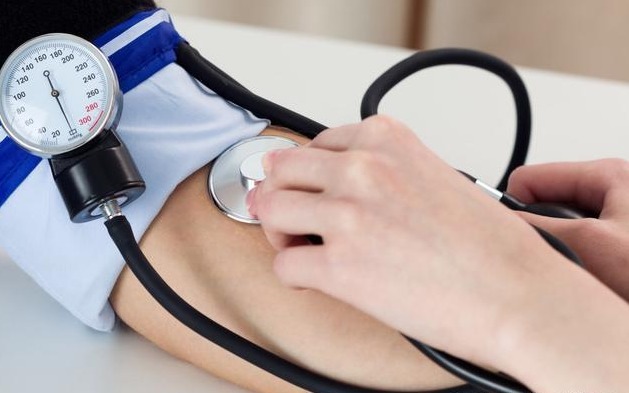 血压测量|晨起出现三个表现,你的血压已经升高,远离高血压,两个习惯要有