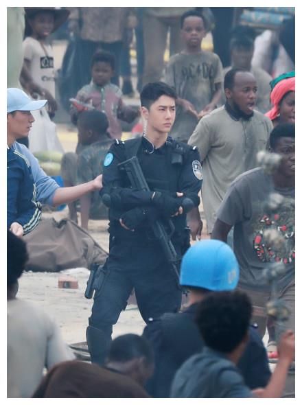 王一博戎装出征,红旗下的信仰与担当,在冰与火的考验中蜕变成功