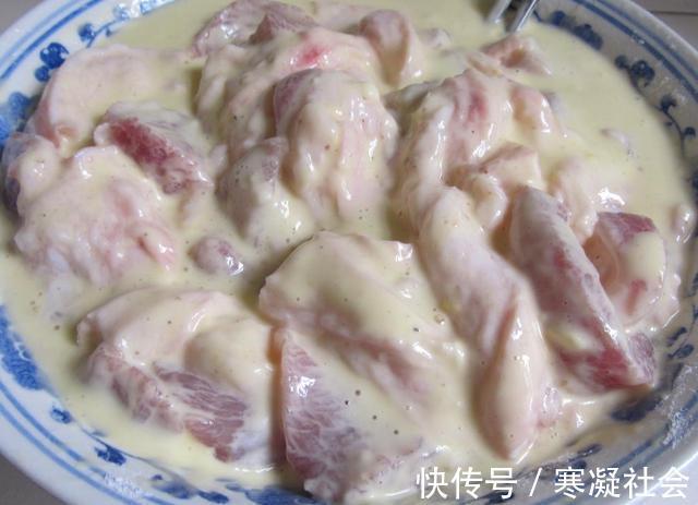 炸酥肉|炸酥肉,裹面粉还是淀粉学会这样挂糊,肉酥脆不回软,还不油腻