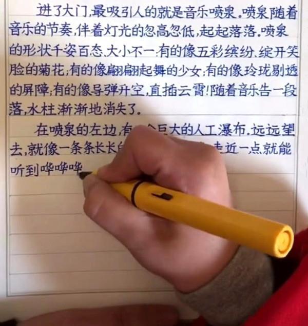 3年级男孩的作业本走红,字迹堪比“印刷体”,妈妈却开心不起来