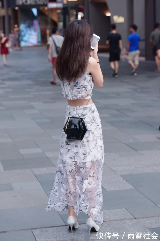 吊带|时尚女生选择“中国风”套装,不仅气质出尘,还前卫大胆