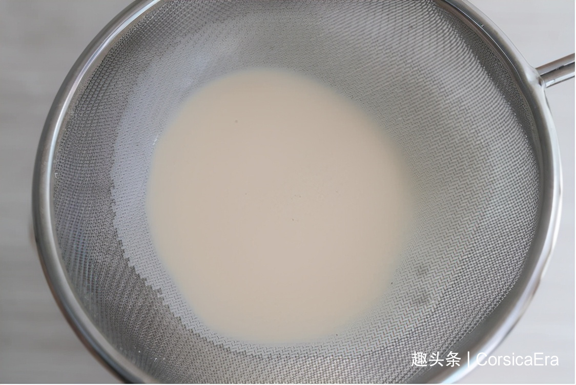 外酥里嫩的布丁塔，咬下一口层次丰富，有浓郁的巧克力味道！