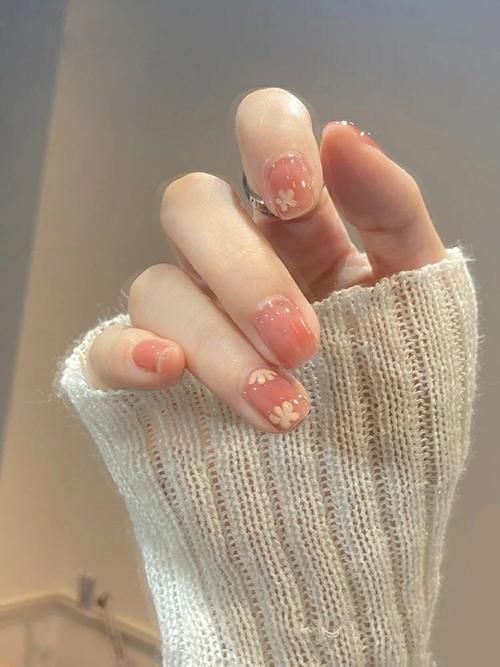 夏日美甲怎么选？这几款需要知道，简单明了很适合在这个季节