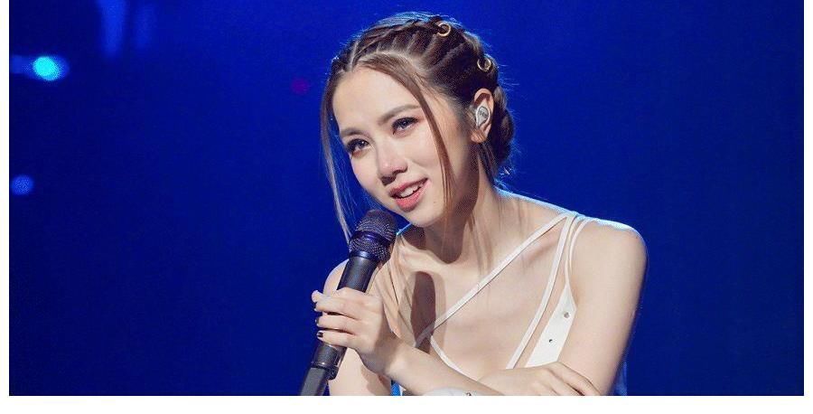 段位|邓紫棋为在直播前打上荣耀王者连夜上分,这不比吴签强多了?