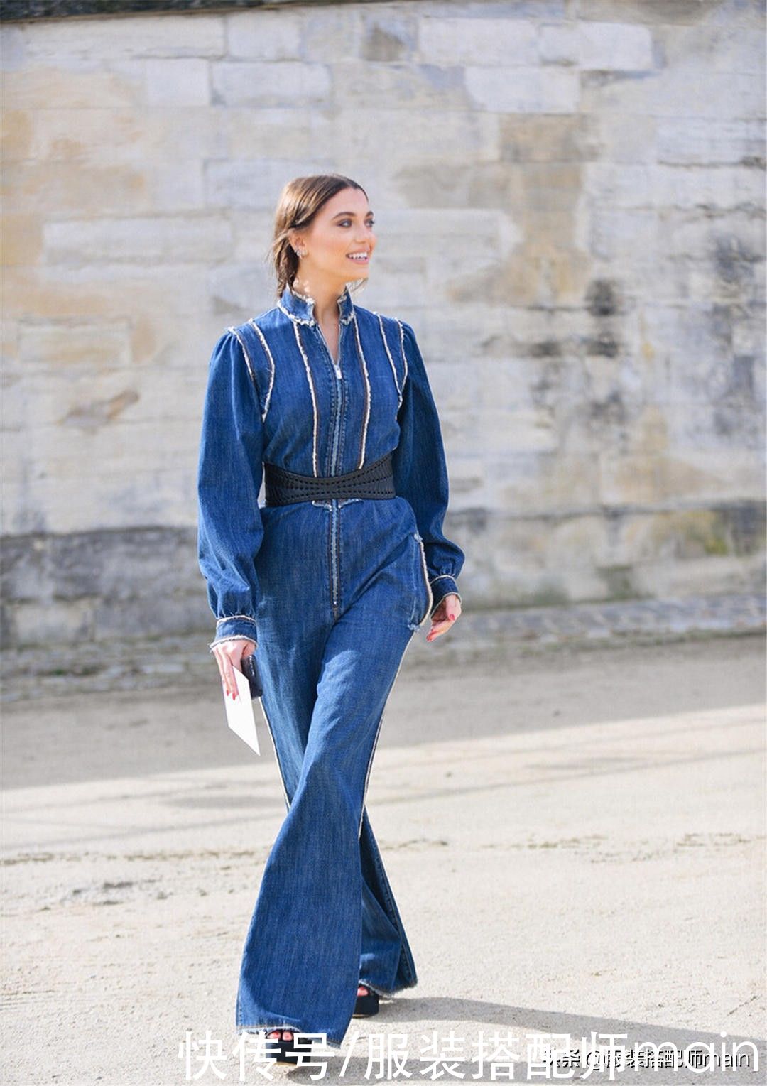 腿粗女孩怎么能少了喇叭裤，不靠PS也能“修”腿