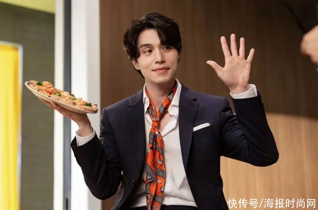 穿搭|教你美｜秋天的第一条丝巾，你会怎么系？