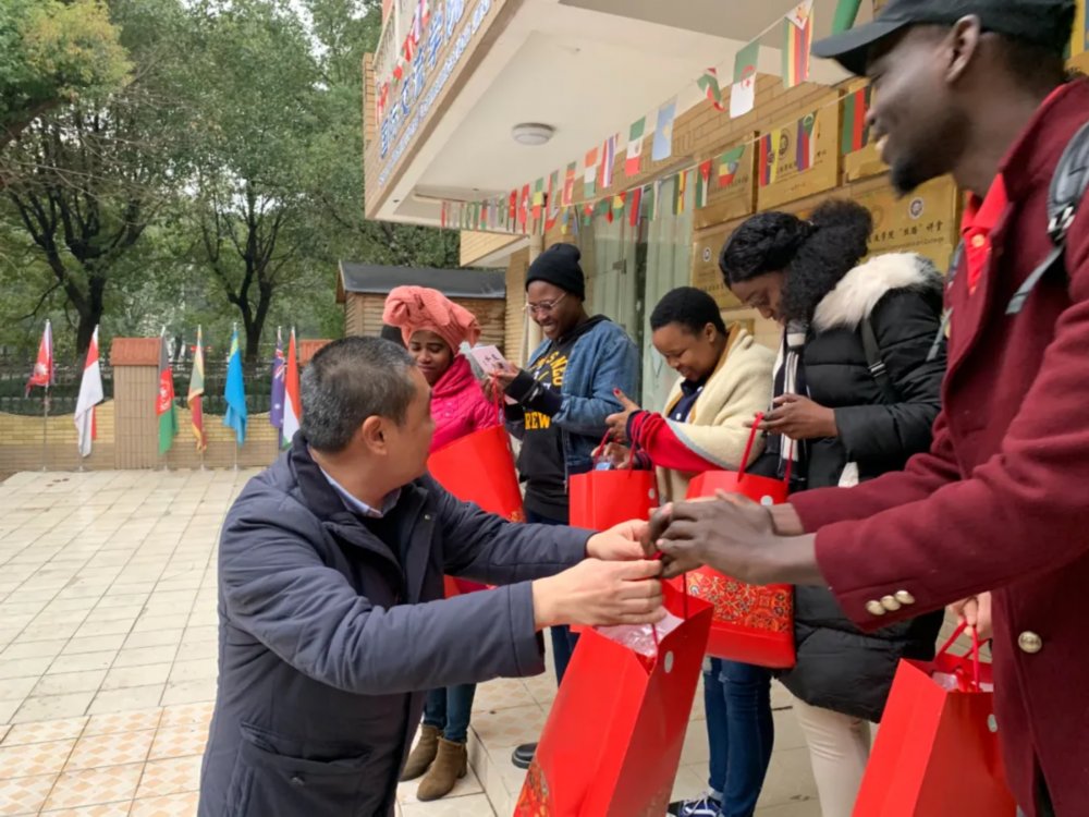 非洲留学生帅气视频祝福：这个中国年，我们在上海！