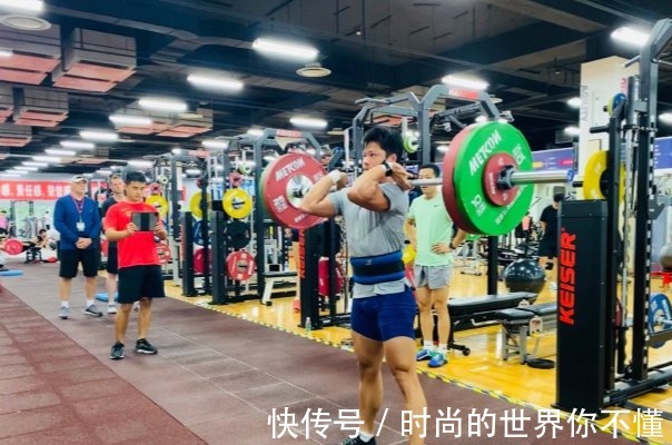 领口|苏炳添奥运跑了漂亮一战！决赛取得第六名太厉害，身披国旗太飒气！