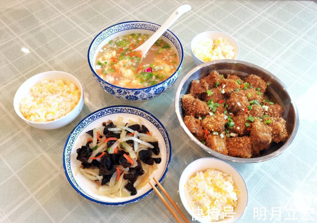 排骨|一家三口的午餐真馋人，用心做的排骨孩子连吃三块，并大赞太香了