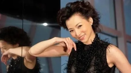 缺席|董卿为何连续四年缺席春晚，背后真正的原因是什么