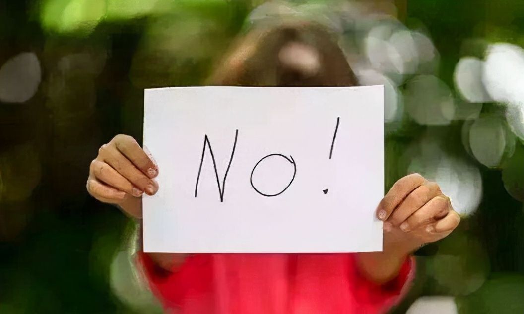 家庭|这3类家庭容易把孩子培养成“软柿子”,上学后可能经常被人欺负