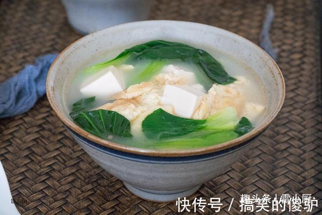 适合女人吃的晚餐，低脂鲜美，每天来一碗，体重悄悄地就轻了