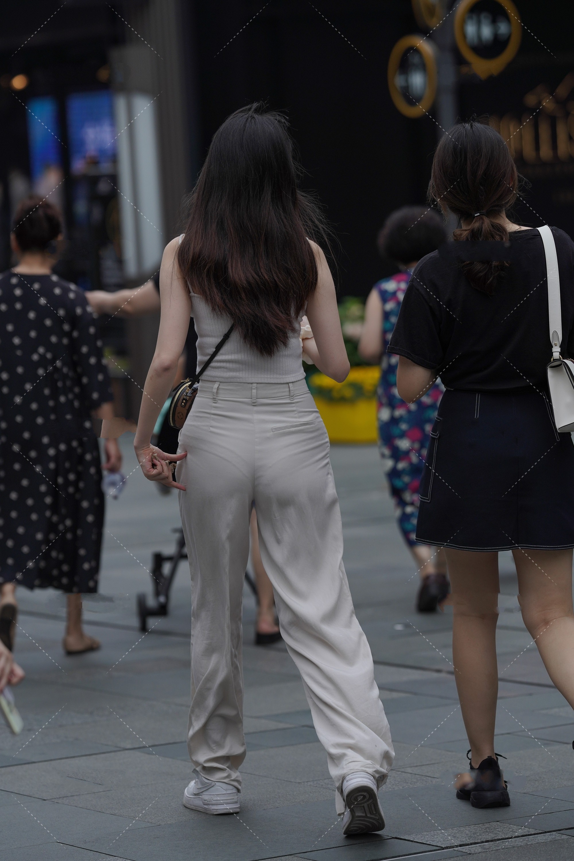 衣服都|一身白色穿搭, 看起来青春活泼, 还很减龄