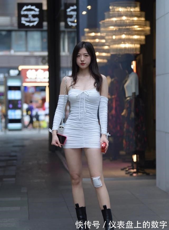 小姐姐 白色包臀裙这样穿搭,性感养眼,洋气时髦,还显得干练!