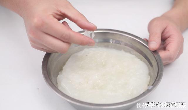 贴春联别再用胶带了，用一招轻松搞定，平整又牢固，看完能帮大忙