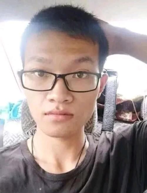 云南男孩李一峰读了2年中科大，退学复读考上清华，为何选择川大