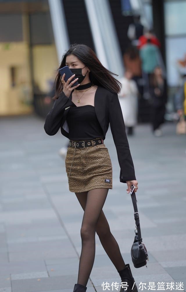 短靴 年轻女孩怎么穿更时髦豹纹半身裙+混搭风,轻松打造个性魅力!