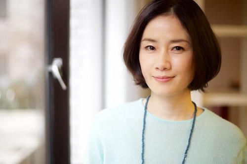 女人变老从短发开始？看几位短发女星的发型，都比同龄人显年轻