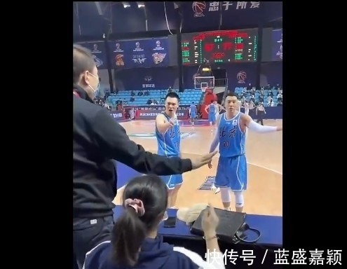超级巨星|双标!CBA官方仅1天就为翟晓川出头,郭艾伦被骂9个月姚明仍没管!