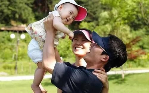 宝宝|医生:经常抱孩子和经常躺孩子,长大后区别很明显,哪个更健康