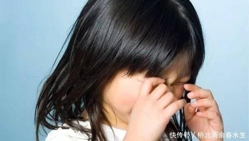 行为|孩子出现这4种“古怪”行为,家长要多留心,娃心理可能出了问题!