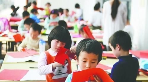 11岁孩子留下遗书跳楼,家长痛苦追责学校,学校回应说出网友心声