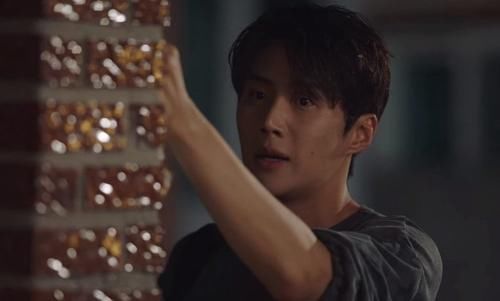 洪班长|《海岸村》金宣虎7吻戏都被亲!喝醉被申敏儿亲&路边被文佳煐亲