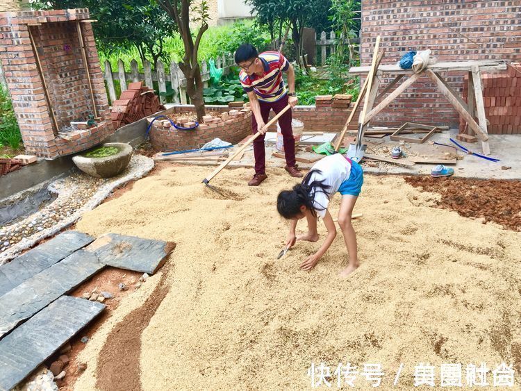 都市|三年前买了这30㎡小院，亲手改造成小花园，在繁华都市过田园生活