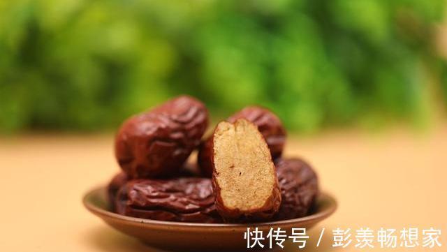 肝毒|蒲公英和它很“般配”，坚持泡水喝，排肝毒降肝火，皮肤也变好了