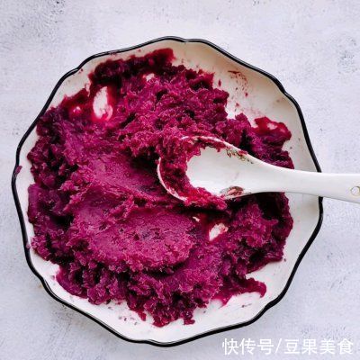 紫薯|#安佳马苏里拉芝士挑战赛#营养翻倍，拉丝绵长！紫薯芝士塔